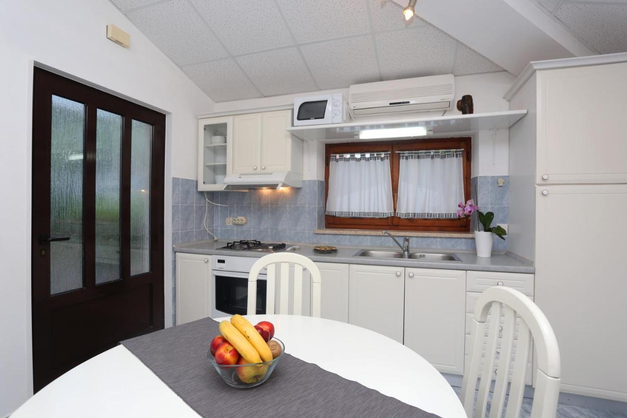Apartments Emilia ราบัซ ภายนอก รูปภาพ