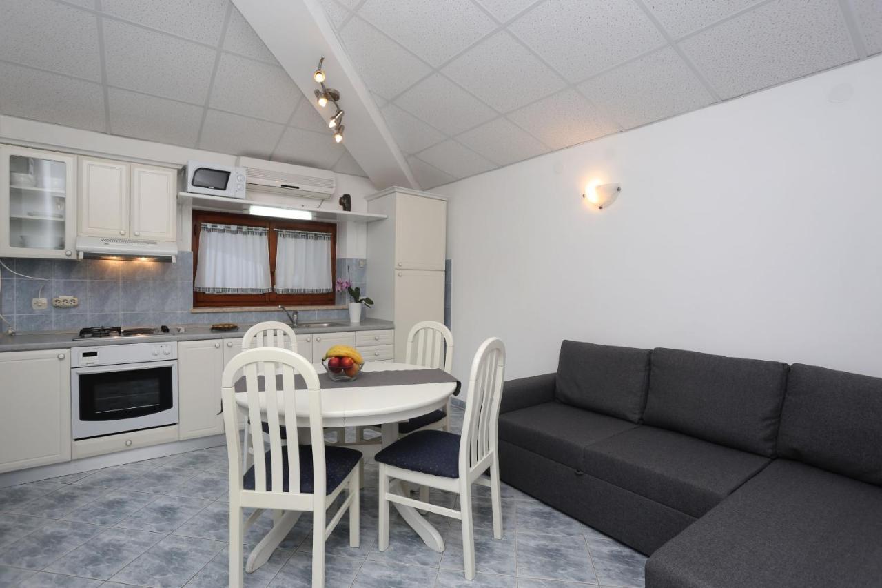 Apartments Emilia ราบัซ ภายนอก รูปภาพ