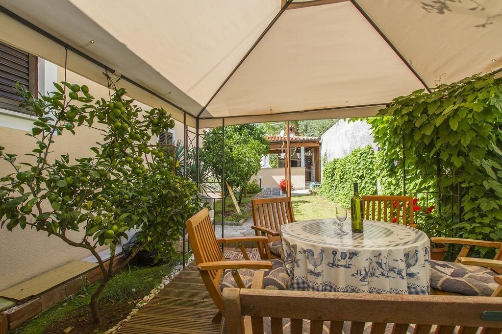 Apartments Emilia ราบัซ ห้อง รูปภาพ